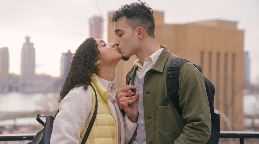 girl getting her first date kiss